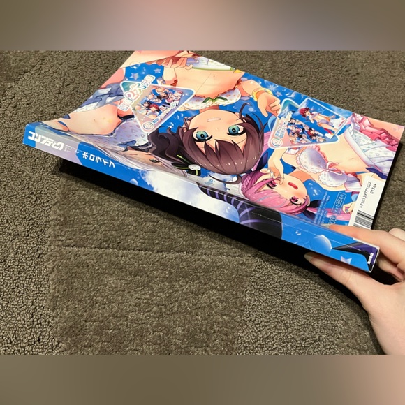 Comptiq Magazine October 2022 Hololive VTuber Virtual YouTuber Japan Exclusive - Picture 3 of 16